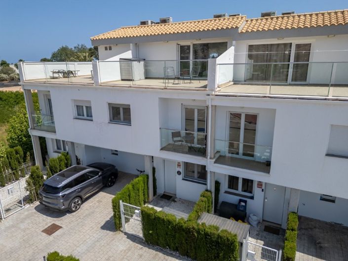 Image No.1-4 Bed Townhouse for sale