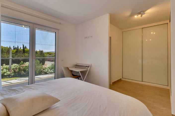 Image No.23-4 Bed Townhouse for sale