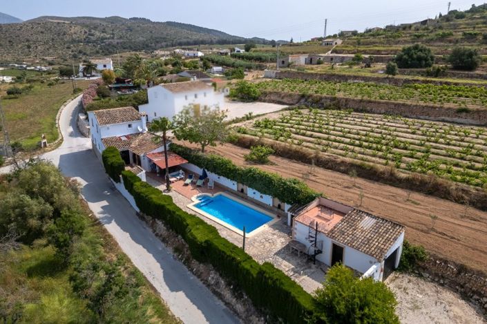 Image No.1-4 Bed Property for sale