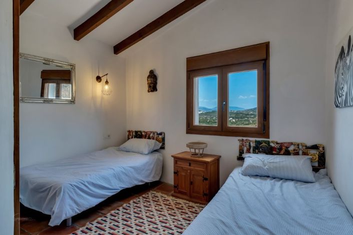 Image No.19-4 Bed Property for sale