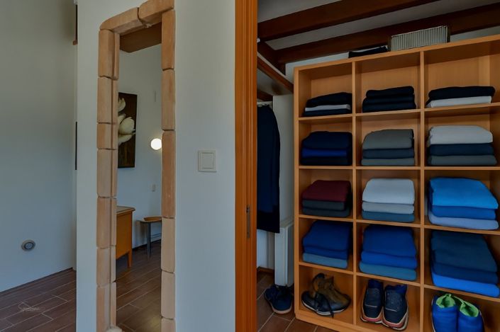 Image No.20-4 Bed Property for sale