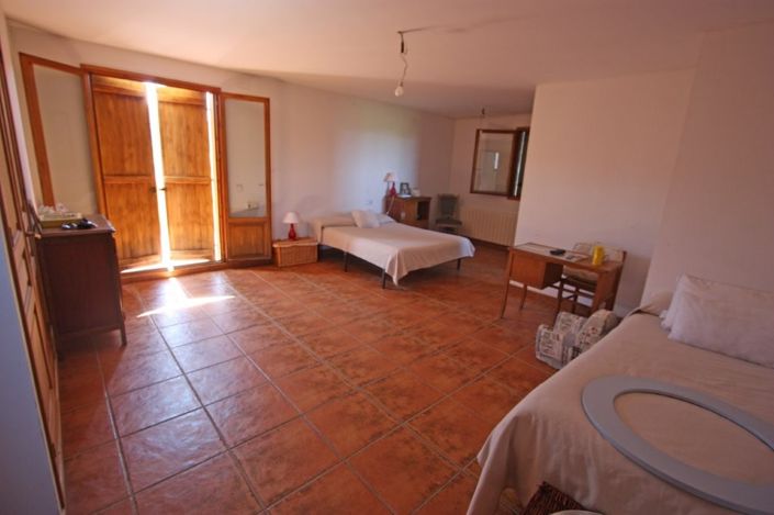 Image No.14-6 Bed Property for sale