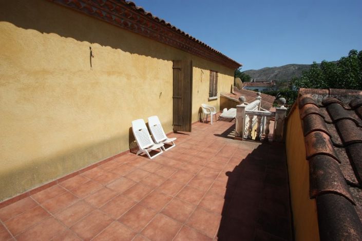 Image No.16-6 Bed Property for sale