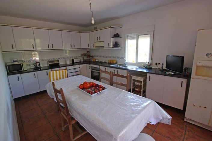 Image No.5-6 Bed Property for sale