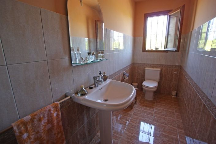 Image No.7-6 Bed Property for sale