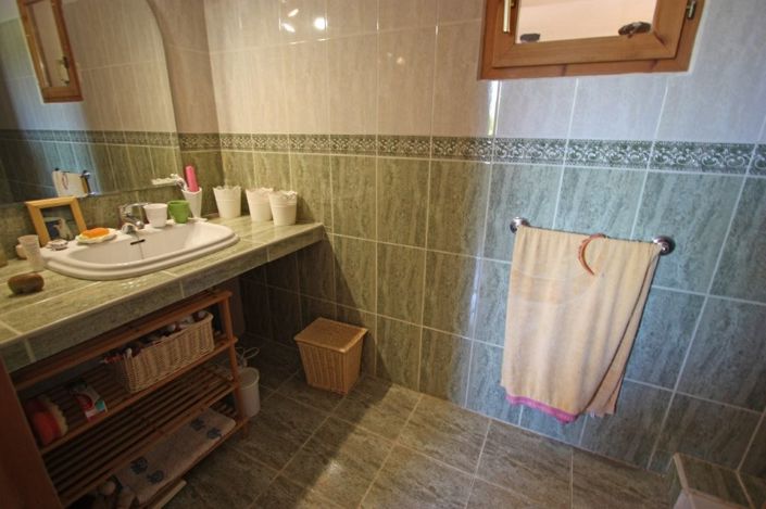 Image No.9-6 Bed Property for sale