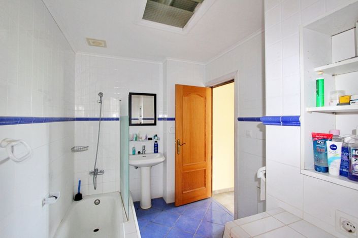 Image No.17-7 Bed Villa for sale