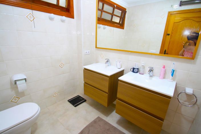 Image No.14-3 Bed Property for sale