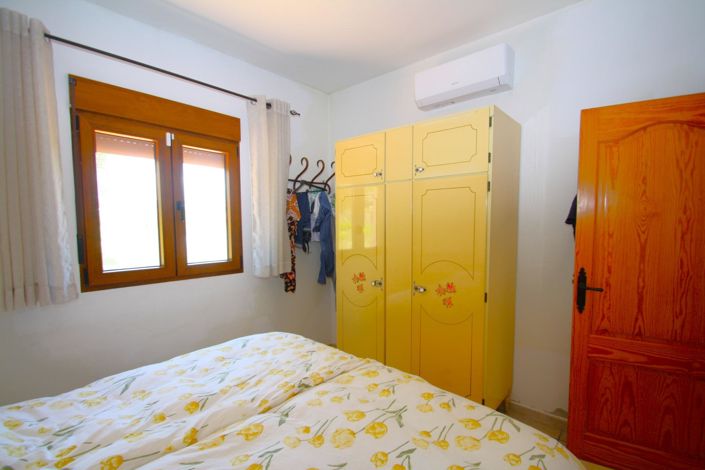 Image No.17-3 Bed Property for sale