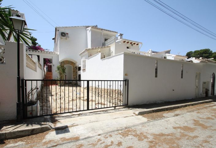 Image No.1-5 Bed Villa for sale