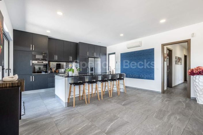 Image No.3-3 Bed House for sale