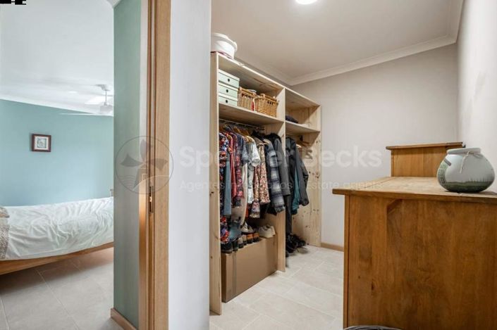 Image No.24-4 Bed House for sale