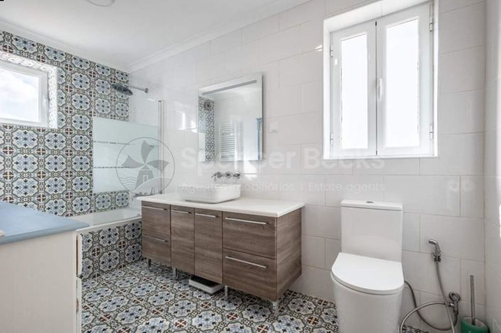 Image No.25-4 Bed House for sale