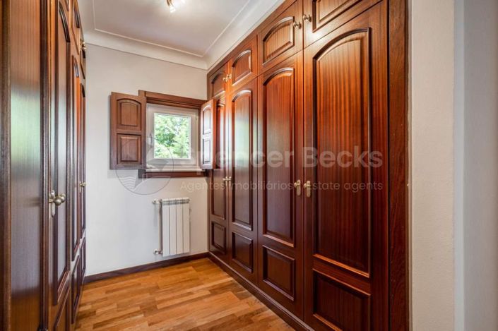 Image No.12-4 Bed House for sale