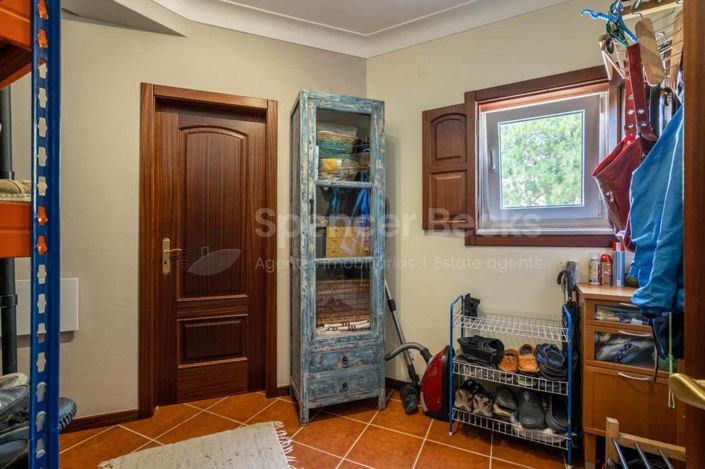 Image No.17-4 Bed House for sale