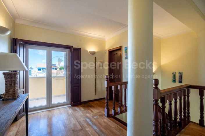 Image No.18-4 Bed House for sale