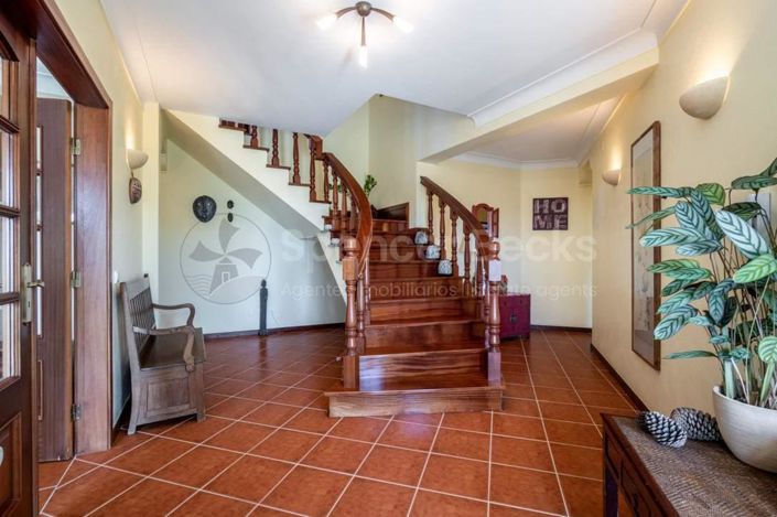 Image No.2-4 Bed House for sale