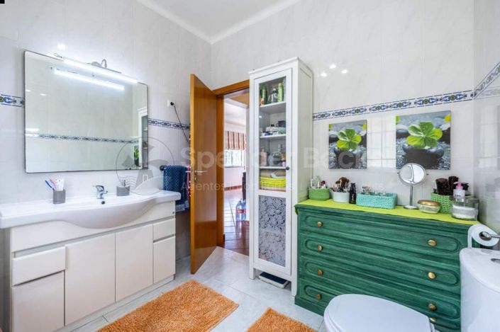 Image No.8-3 Bed House for sale