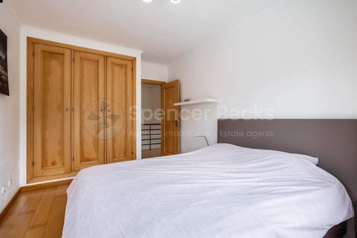 Image No.18-6 Bed House for sale