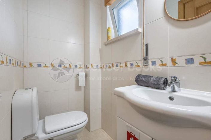 Image No.32-6 Bed House for sale