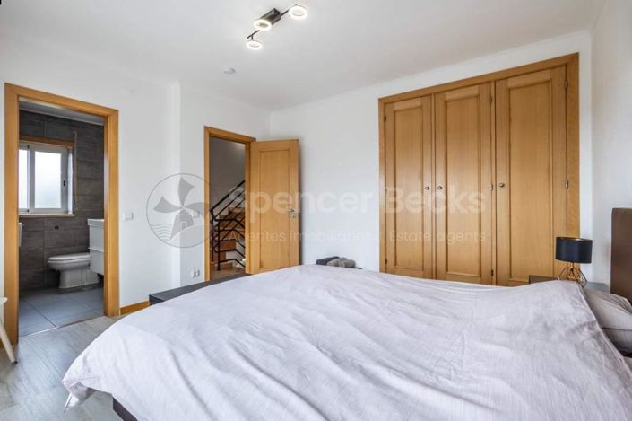 Image No.40-6 Bed House for sale