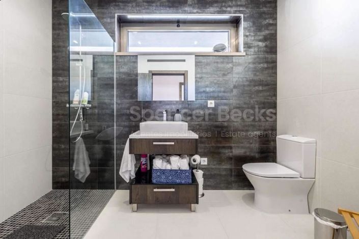 Image No.13-3 Bed House for sale