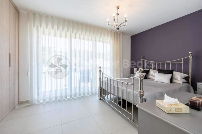 Image No.17-3 Bed House for sale