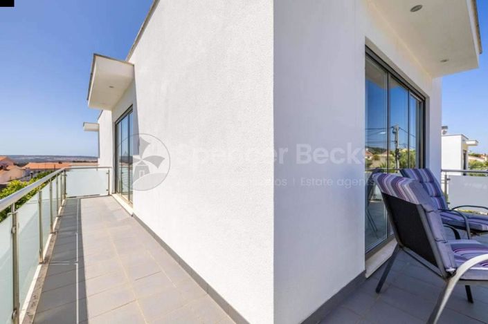 Image No.20-3 Bed House for sale