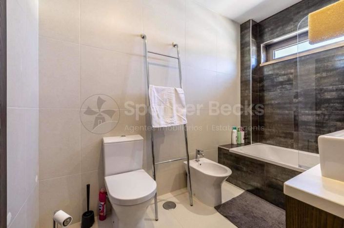 Image No.22-3 Bed House for sale