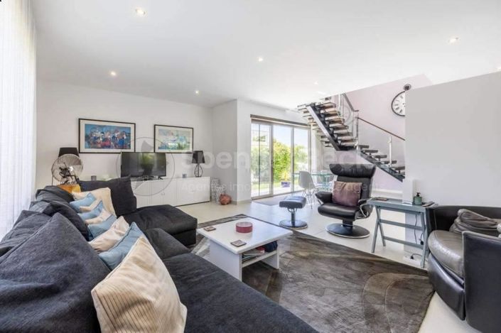 Image No.6-3 Bed House for sale