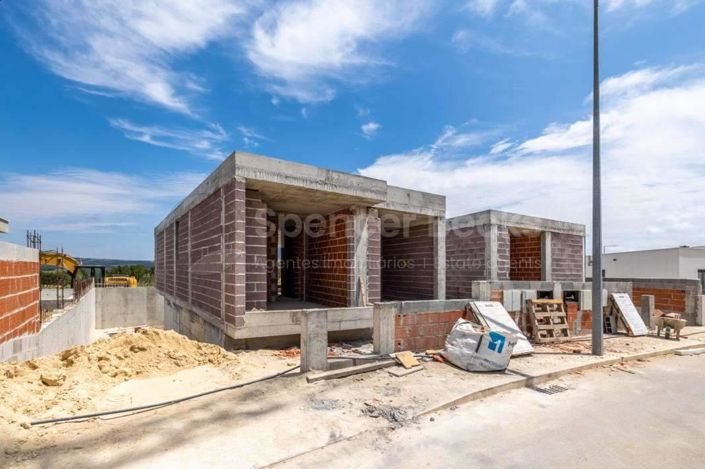 Image No.1-2 Bed House for sale