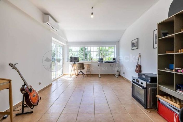 Image No.17-4 Bed House for sale