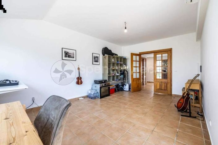 Image No.18-4 Bed House for sale