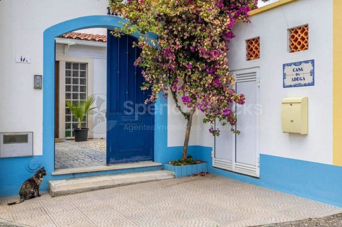 Image No.2-4 Bed House for sale