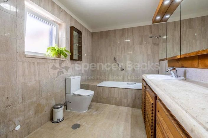 Image No.20-4 Bed House for sale