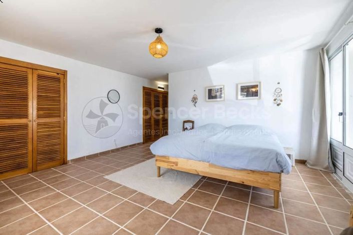 Image No.22-4 Bed House for sale