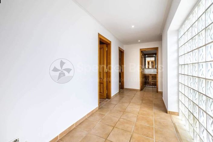 Image No.24-4 Bed House for sale