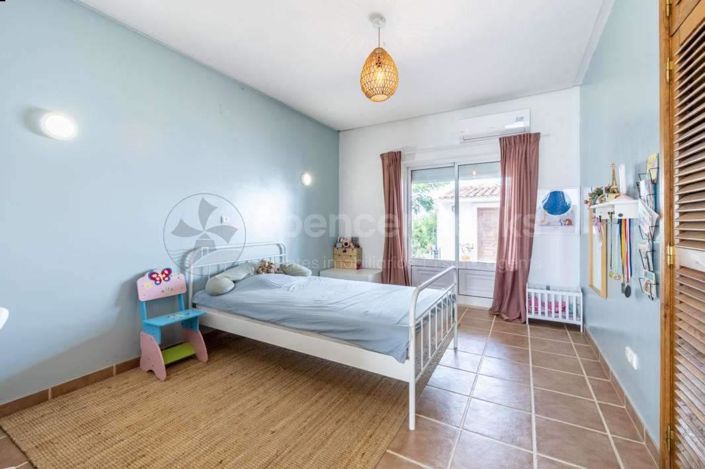 Image No.25-4 Bed House for sale