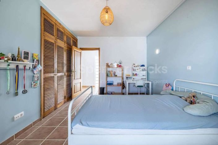 Image No.26-4 Bed House for sale