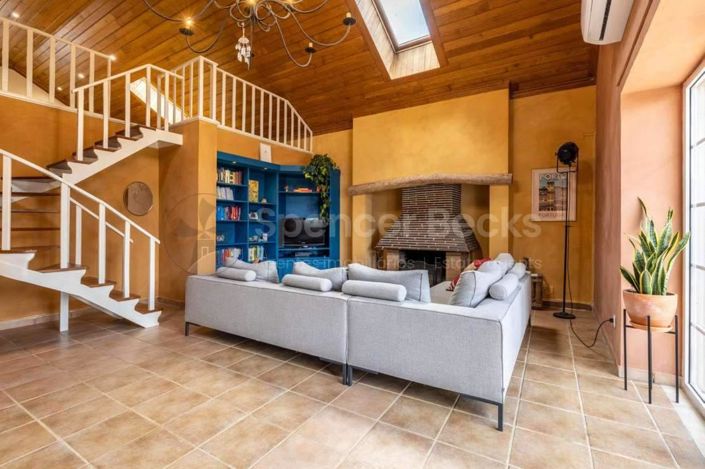 Image No.6-4 Bed House for sale