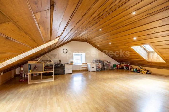 Image No.8-4 Bed House for sale