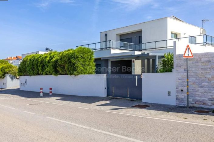 Image No.1-3 Bed House for sale