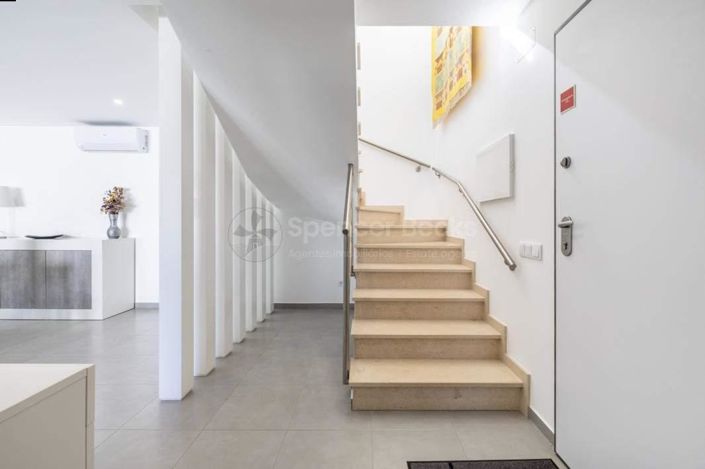 Image No.14-3 Bed House for sale