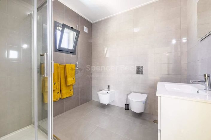 Image No.18-3 Bed House for sale