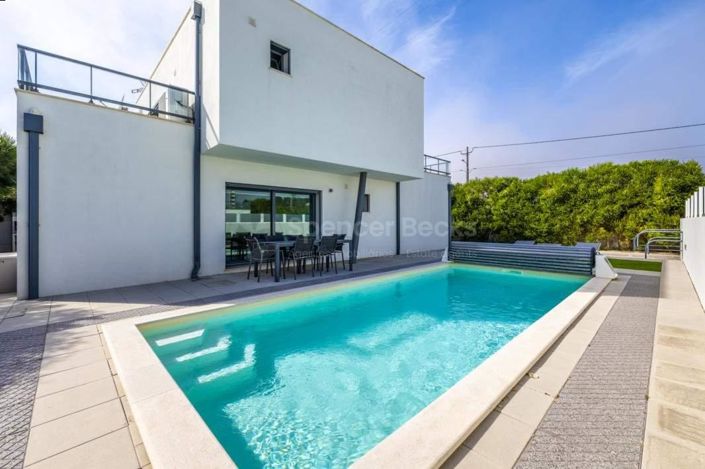 Image No.2-3 Bed House for sale