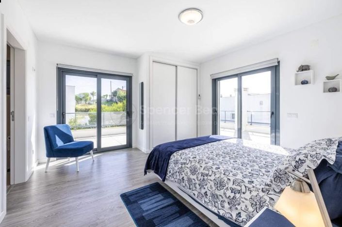 Image No.21-3 Bed House for sale