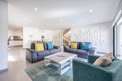 72d7ff55-672e-acaf-fd1e-bb11f5fcdf03