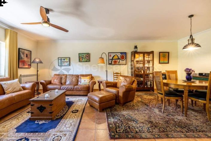 Image No.2-4 Bed House for sale