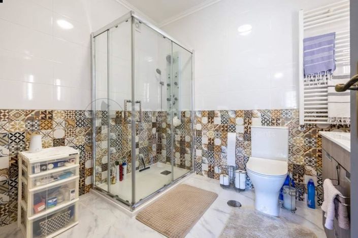 Image No.20-4 Bed House for sale