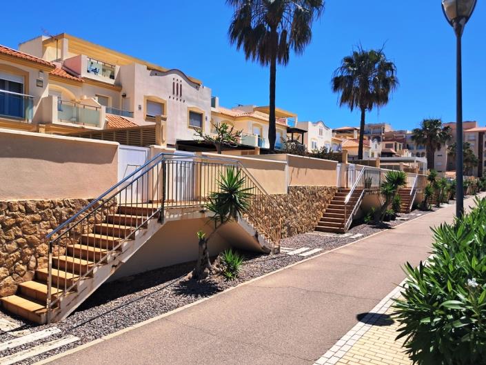 Image No.2-5 Bed Townhouse for sale